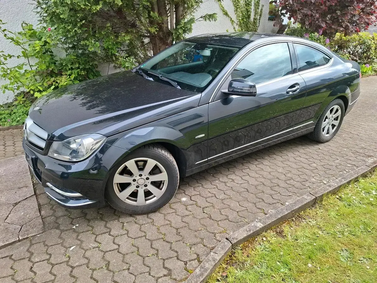 Gebraucht Mercedes C220 170 PS (125 kW) 2012 Schwarz Coupé