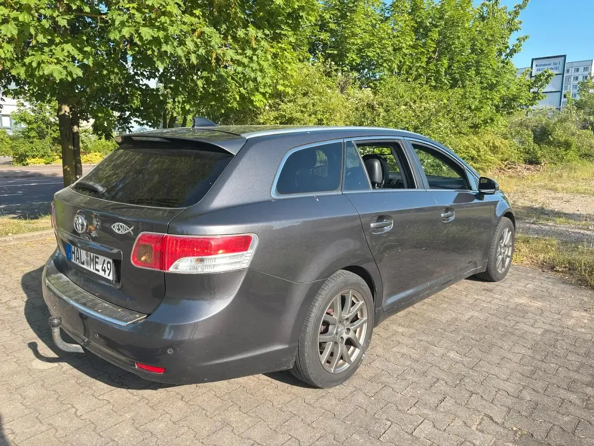 Gebraucht Toyota Avensis T2 150 PS (110 kW) 2009 Grau Kombi