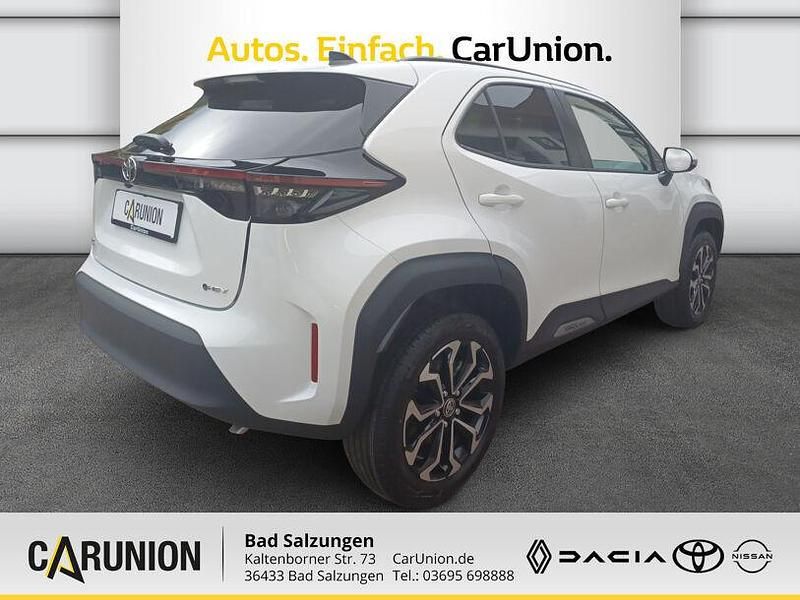 Neu Toyota Yaris Hybrid 131 PS (96 kW) 2025 040 Limousine