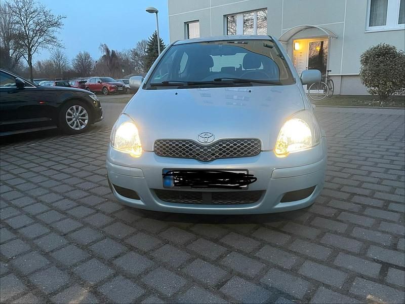 Gebraucht Toyota Yaris 65 PS (47 kW) 2004 Blau Kleinwagen