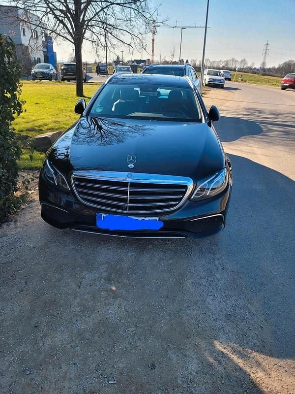 Schwarz Gebraucht 2017 Mercedes E220 Kombi | 16.000 € (Superpreis) - Bild 1/4