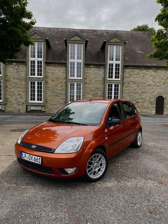 Orange Gebraucht 2004 Ford Fiesta Kleinwagen | 2.200 € (Teuer) - Bild 1/4