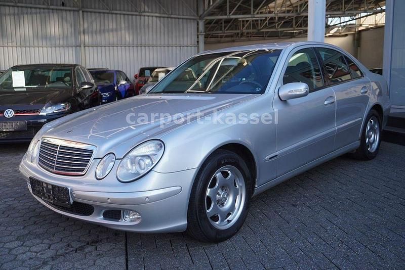 Gebraucht Mercedes E220 Classic 150 PS (110 kW) 2002 Silber Limousine