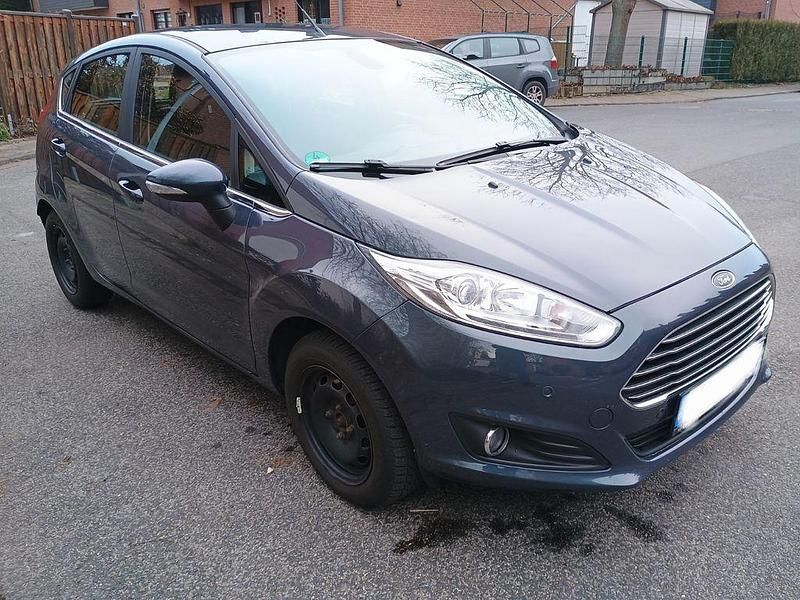 Gebraucht Ford Fiesta Titanium 80 PS (58 kW) 2013 Grau Kleinwagen