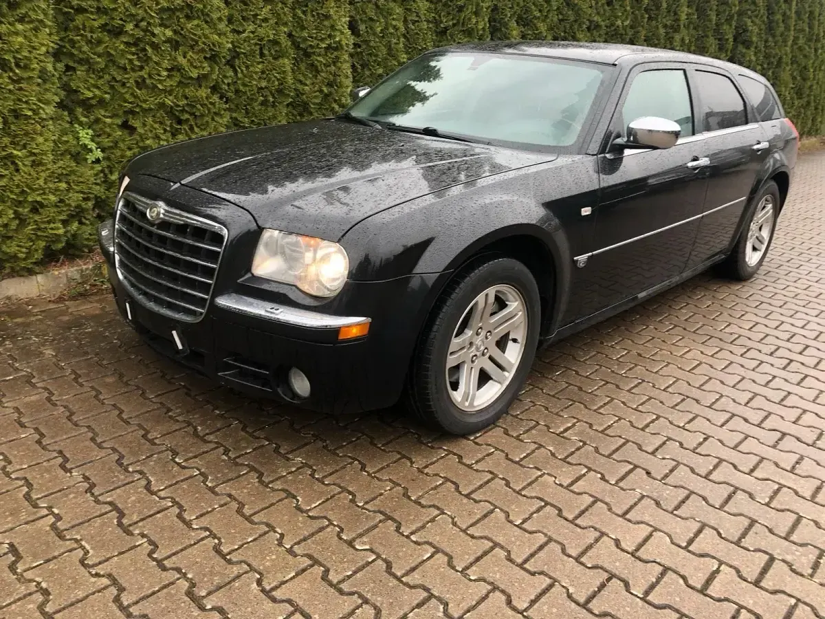 Usado Chrysler 300C 218 CV (160 kW) 2006 Negro Familiar