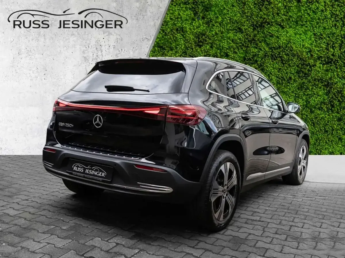 Gebraucht Mercedes EQA250+ Progressive 139 kW (190 PS) 2025 Kosmosschwarz metallic SUV