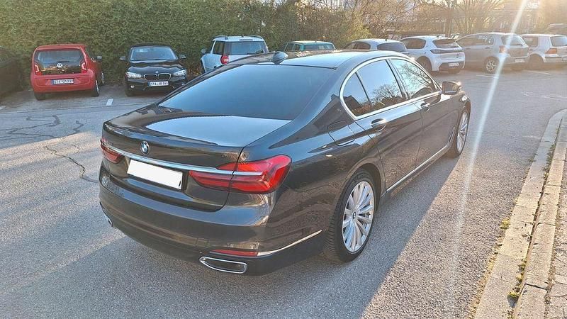 Second-hand BMW 730 Performance 265 CP (194 kW) 2018 Negru Berlinǎ