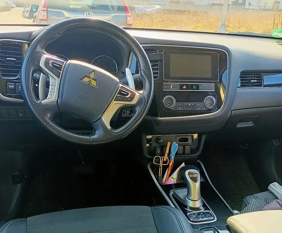 Gebraucht Mitsubishi Outlander P-HEV Basis 224 PS (164 kW) 2019 Weiß SUV
