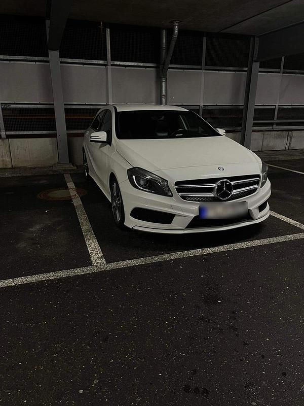 Gebraucht Mercedes A180 Style 122 PS (89 kW) 2013 Weiß Limousine