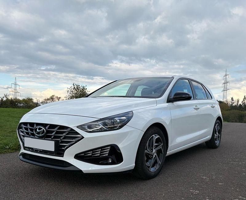 Weiß Gebraucht 2021 Hyundai i30 Limousine | 15.500 € (Guter Preis) - Bild 1/4