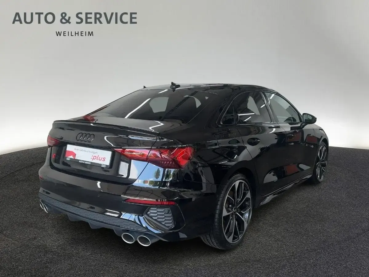 Gebraucht Audi S3 Ambiente 310 PS (228 kW) 2024 Mythosschwarz metallic Limousine