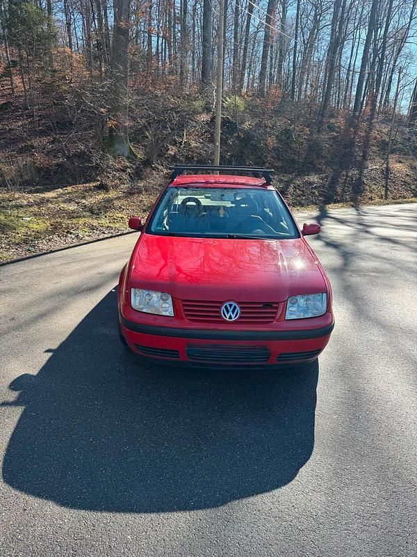 Gebraucht VW Bora 75 PS (55 kW) 2002 Rot Limousine