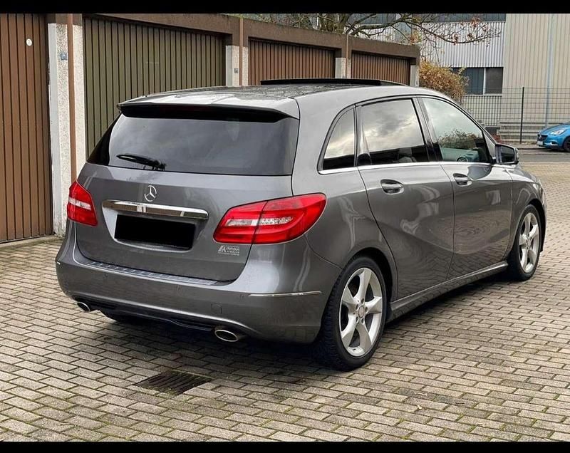 Gebraucht Mercedes B220 170 PS (125 kW) 2014 Grau Kleinwagen