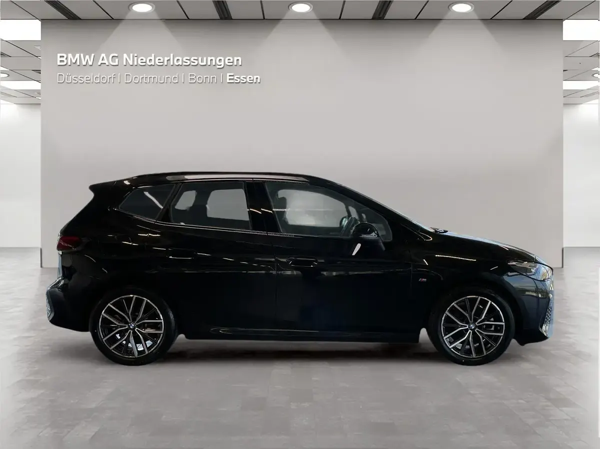 Gebraucht BMW 223 Active Tourer M Sport 197 PS (144 kW) 2024 Schwarz Van / Kleinbus