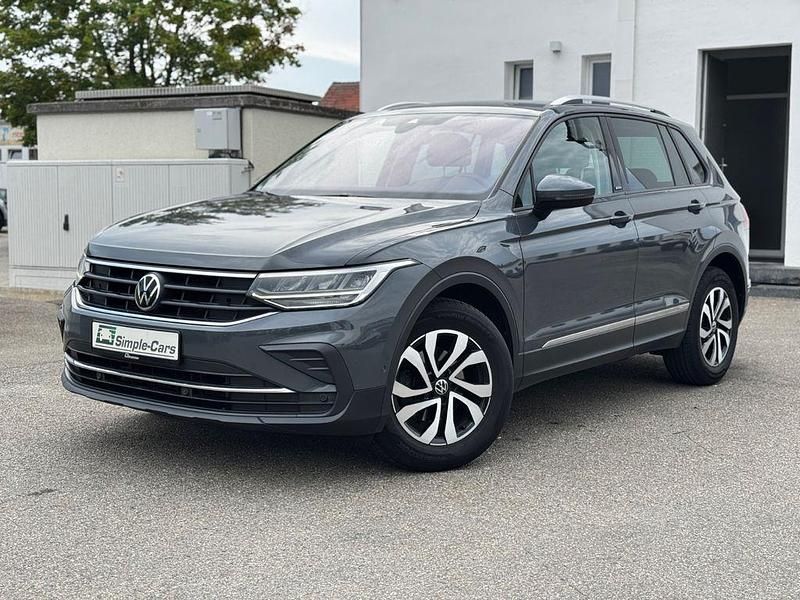 Grau Gebraucht 2022 VW Tiguan Active SUV | 21.490 € (Guter Preis) - Bild 1/4
