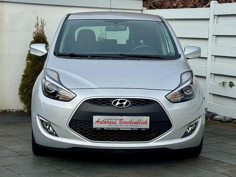 Gebraucht Hyundai ix20 Style 125 PS (91 kW) 2015 Silber Kleinwagen