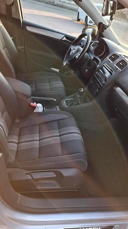 Gebraucht VW Golf VI 105 PS (77 kW) 2012 Silber Kleinwagen