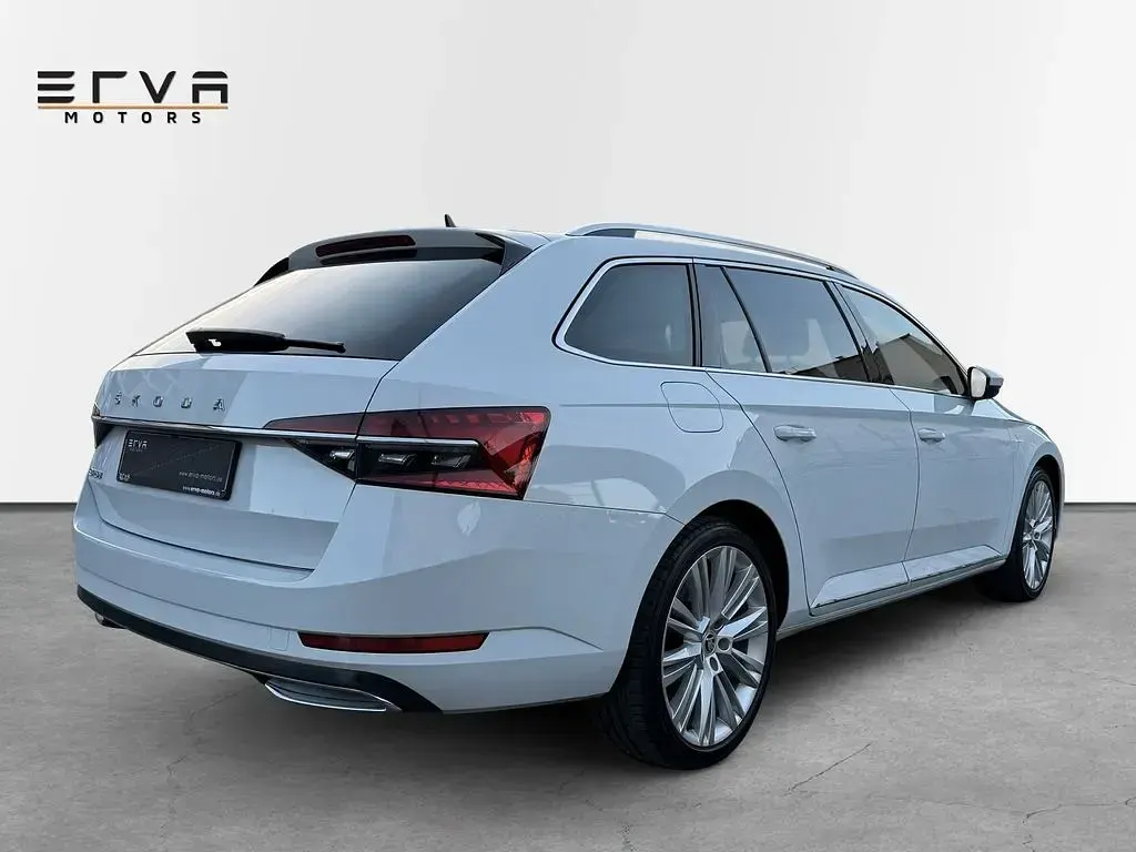 Gebraucht Skoda Superb LAURIN & KLEMENT 150 PS (110 kW) 2023 Weiß Kombi