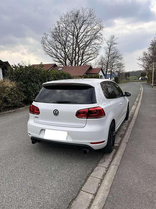 Gebraucht VW Golf VII GTI 211 PS (155 kW) 2012 Weiß Kleinwagen