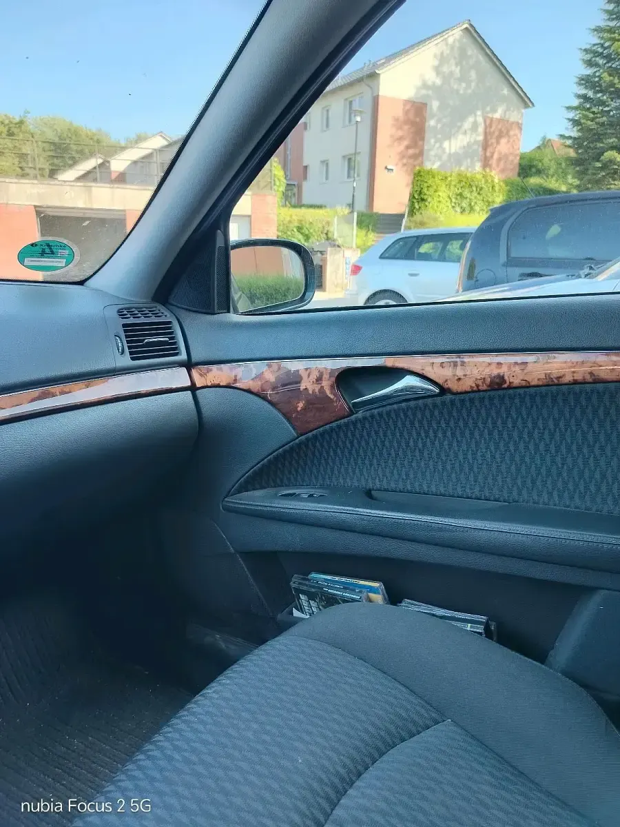 Używany Mercedes E280 177 KM (130 kW) 2004 Niebieski Sedan/Limuzyna