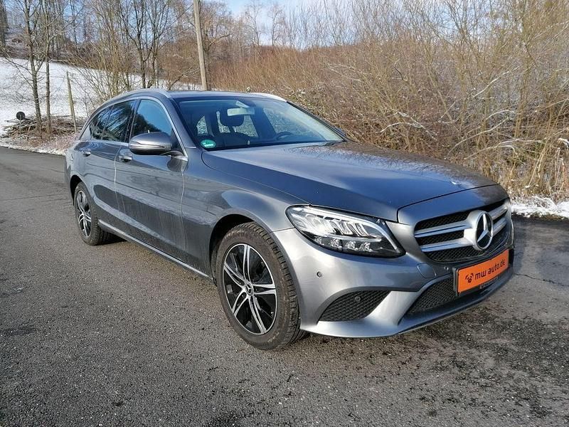 Grau Gebraucht 2019 Mercedes C200 Business Limousine | 13.099 € (Fairer Preis) - Bild 1/4