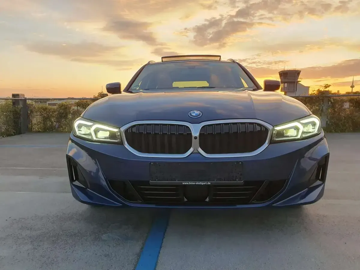 Gebraucht BMW 330e Comfort Edition 292 PS (214 kW) 2024 Blau Kombi