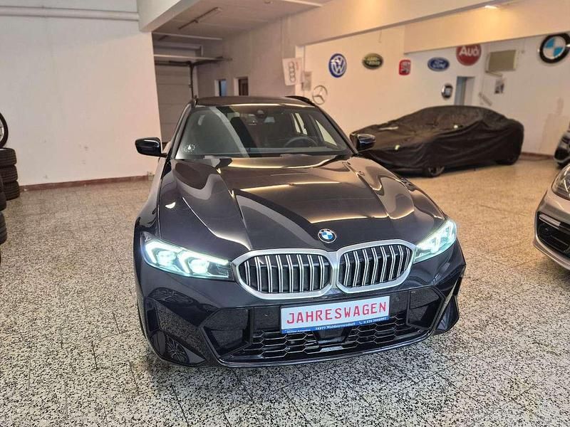 Gebraucht BMW 330 M Sport 245 PS (180 kW) 2025 Black sapphire metallic Kombi