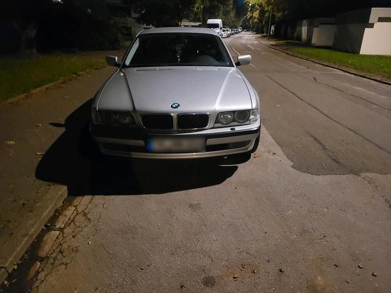 Silber Gebraucht 2001 BMW 728 Limousine | 4.800 € (Superpreis) - Bild 1/4