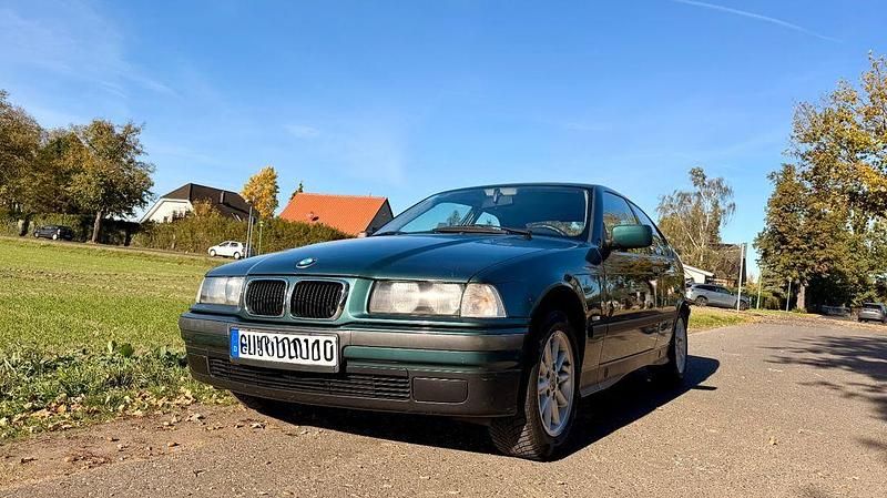 Grün Gebraucht 1997 BMW 316 Coupé | 1.600 € (Guter Preis) - Bild 1/4