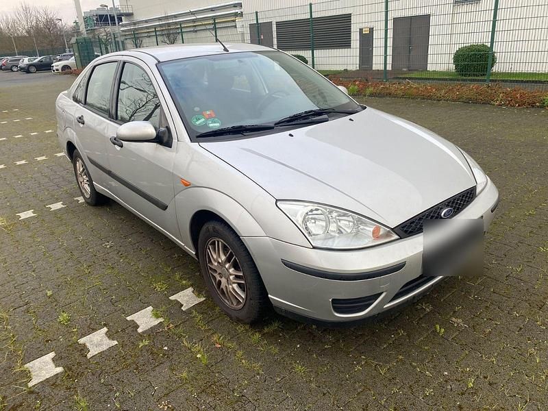 Gebraucht Ford Focus Ghia 101 PS (74 kW) 2004 Silber Limousine