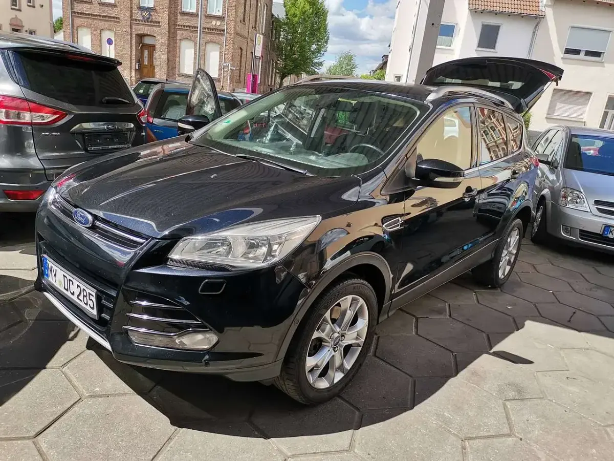 Gebraucht Ford Kuga Titanium 163 PS (119 kW) 2014 Pantherschwarz metallic SUV