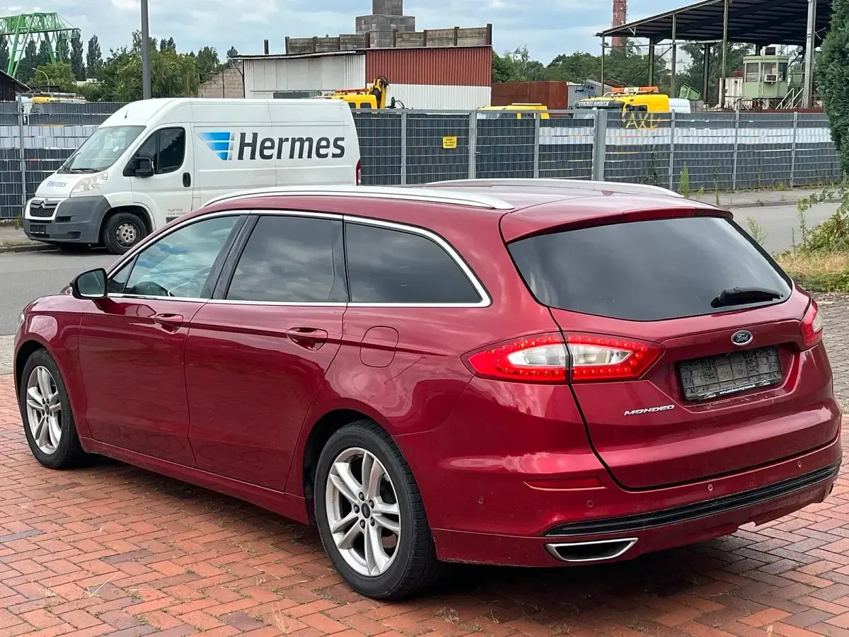 Gebraucht Ford Mondeo Titanium 180 PS (132 kW) 2015 Rot Kombi