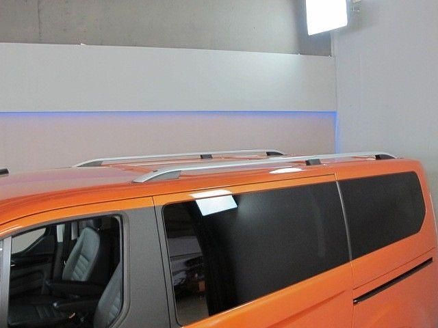 Gebraucht Ford Tourneo Titanium 170 PS (125 kW) 2023 Orange Van / Kleinbus