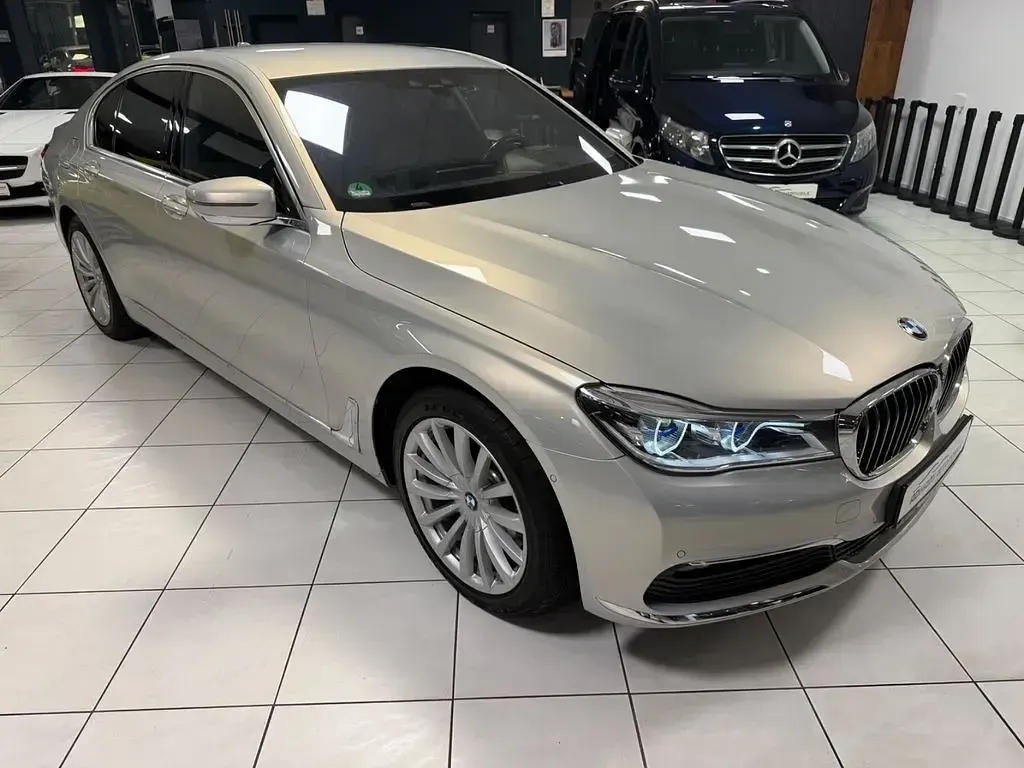 Gebraucht BMW 750 Executive 449 PS (330 kW) 2017 Silber Limousine