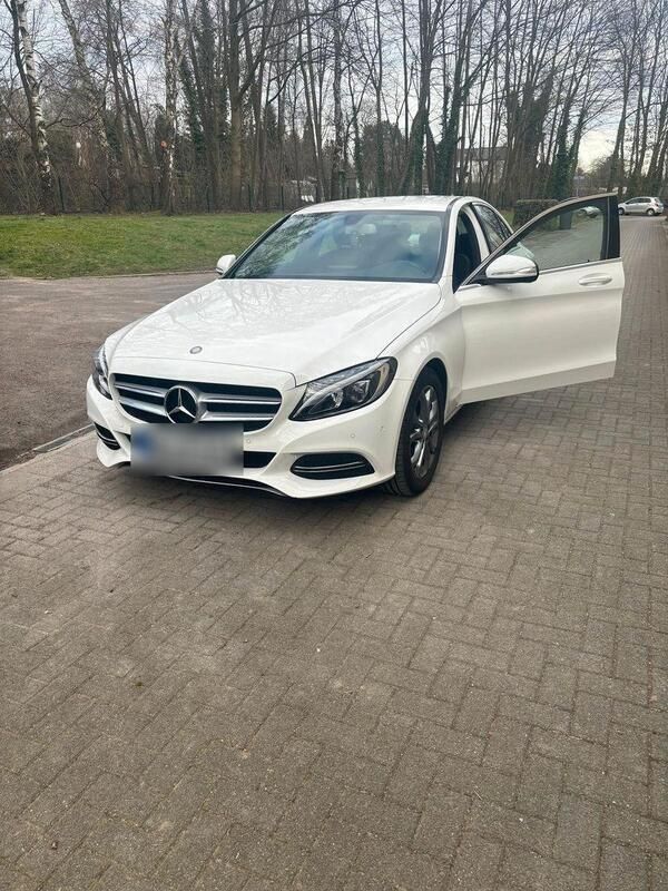 Weiß Gebraucht 2015 Mercedes C200 Limousine | 19.100 € (Fairer Preis) - Bild 1/4