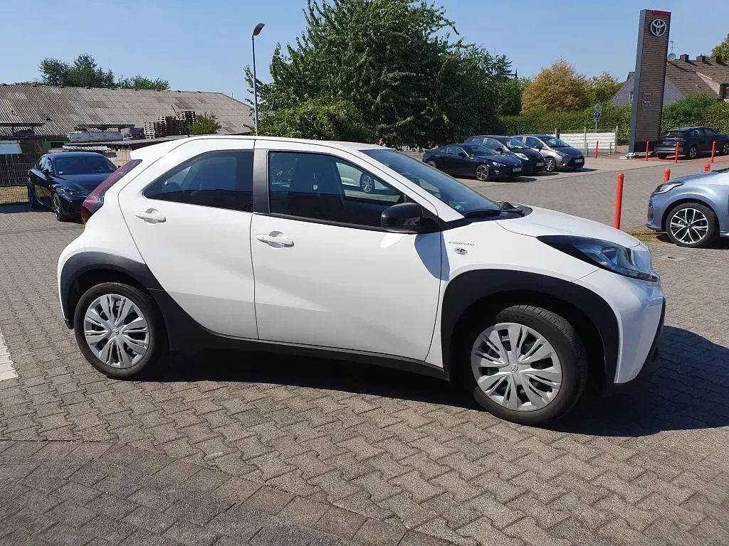 Gebraucht Toyota Aygo X X-play 72 PS (52 kW) 2022 Schneeweiß SUV