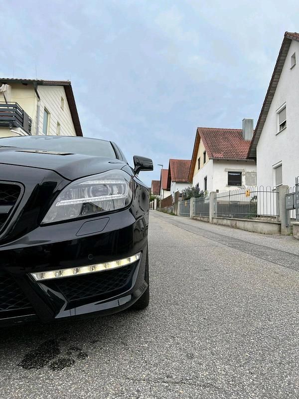 Schwarz Gebraucht 2012 Mercedes CLS63 AMG AMG Coupé | 27.000 € - Bild 1/4