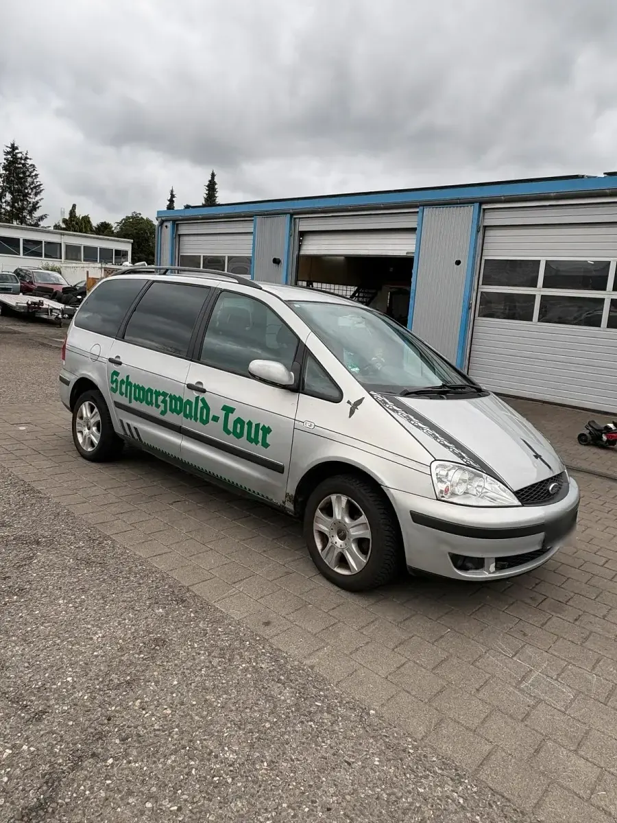 Gebraucht Ford Galaxy 116 PS (85 kW) 2003 Silber Van / Kleinbus