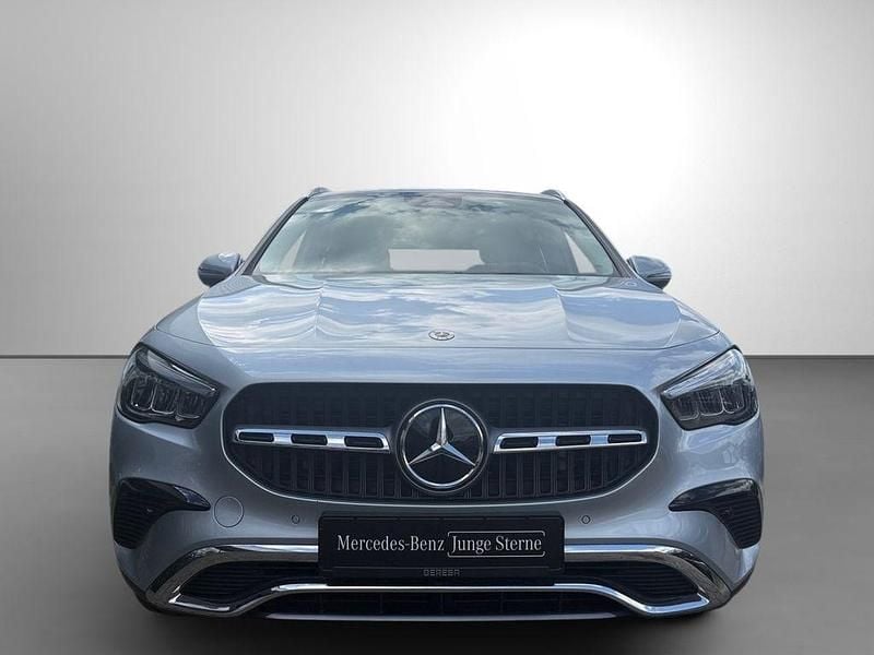 Gebraucht Mercedes GLA200 Progressive 163 PS (119 kW) 2024 Silber SUV