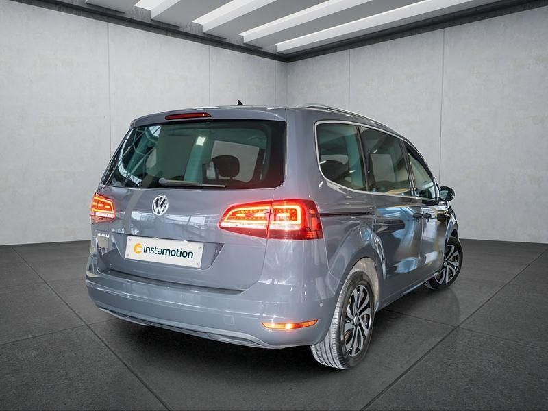 Gebraucht VW Sharan 150 PS (110 kW) 2021 Grau Van / Kleinbus