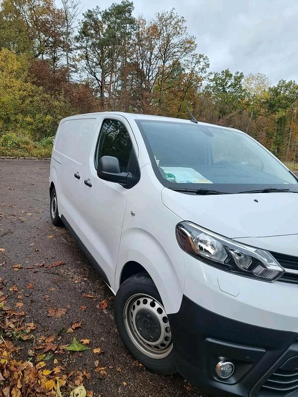 Gebraucht Toyota Proace 120 PS (88 kW) 2023 Weiß Van / Kleinbus