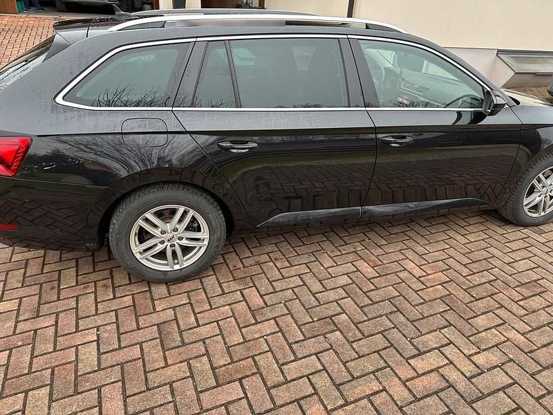 Gebraucht Skoda Superb Active 190 PS (139 kW) 2019 Schwarz Kombi