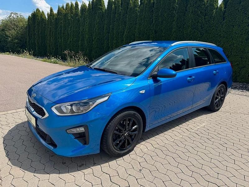 Blau Gebraucht 2021 Kia Ceed Sportswagon Kombi | 15.790 € (Etwas zu teuer) - Bild 1/4