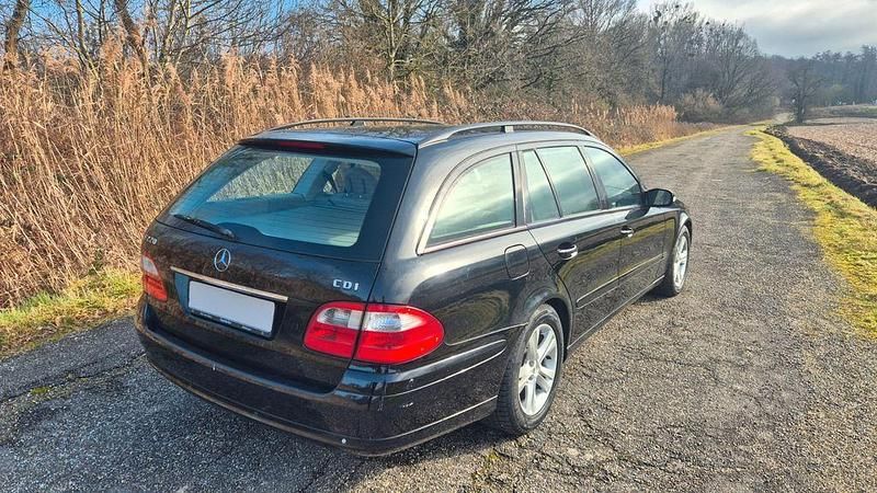 Gebraucht Mercedes E220 Classic 150 PS (110 kW) 2004 Schwarz Kombi