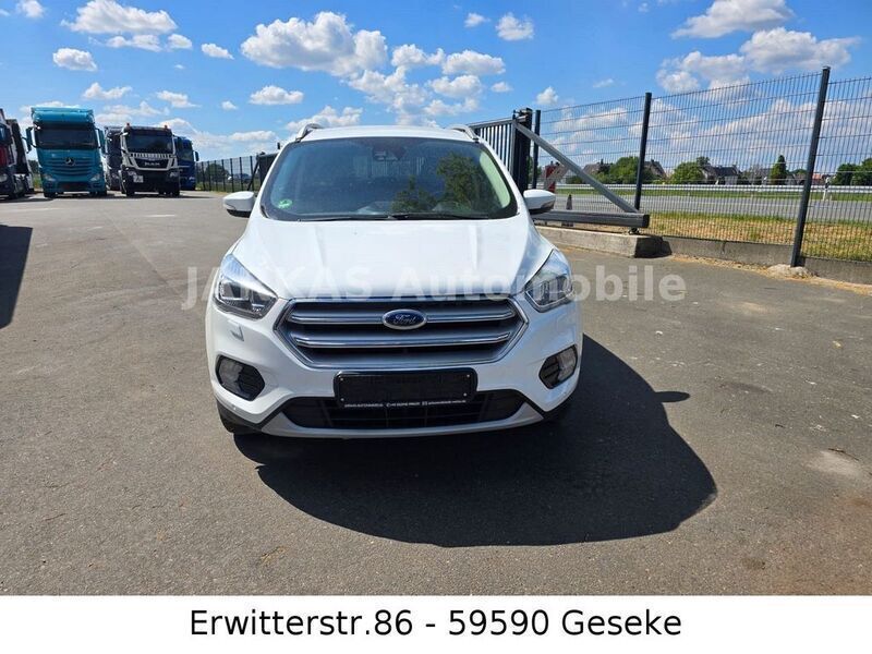Gebraucht Ford Kuga Titanium 150 PS (110 kW) 2019 Weiß SUV