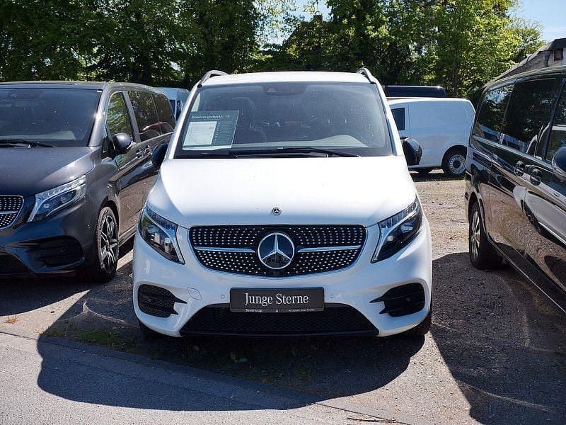 Gebraucht Mercedes V220 AMG 163 PS (119 kW) 2023 Weiß Van / Kleinbus