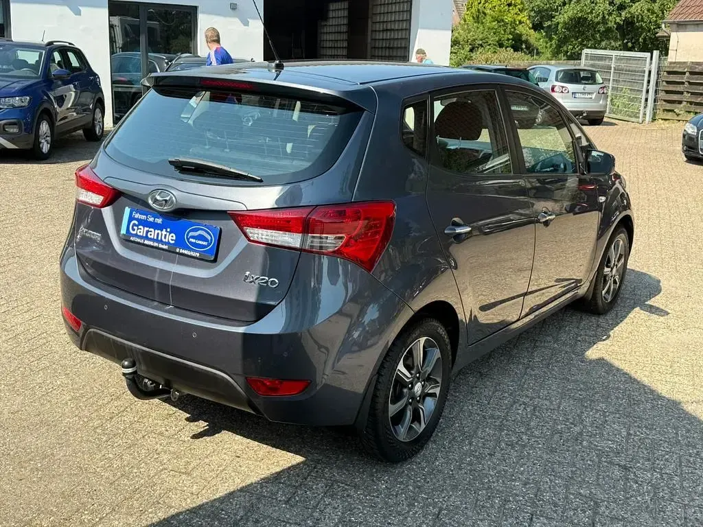 Gebraucht Hyundai i20 Space Plus 125 PS (91 kW) 2019 Grau Kleinwagen