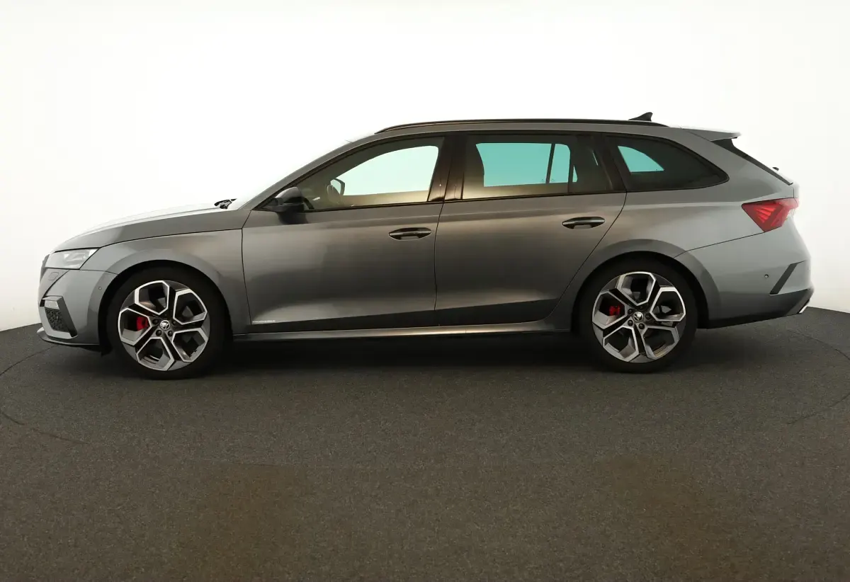 Gebraucht Skoda Octavia RS 200 PS (147 kW) 2023 Graphite grey metallic Kombi