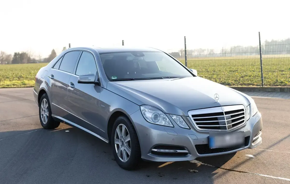 Second-hand Mercedes E250 204 CP (150 kW) 2011 Gri Berlinǎ