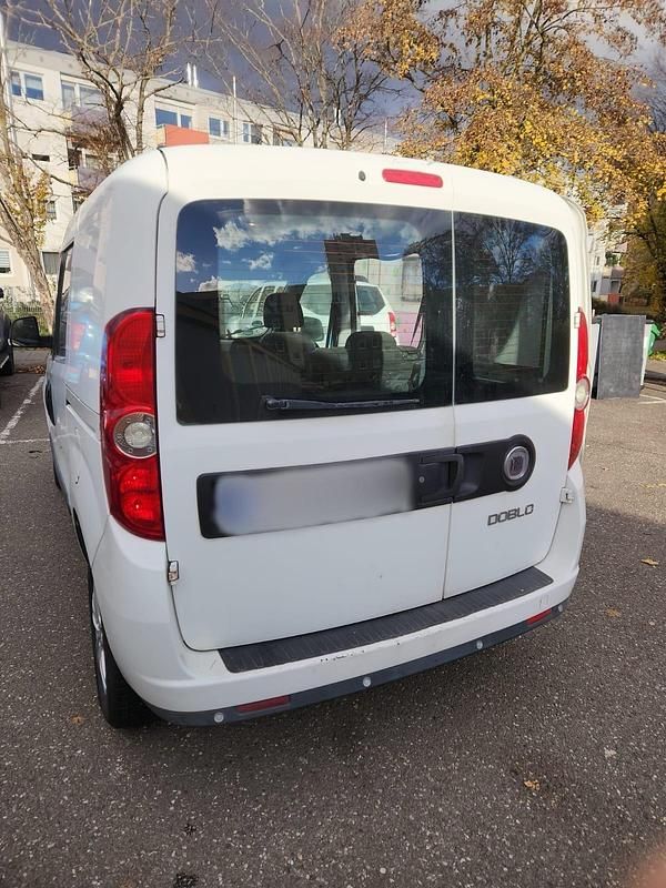 Weiß Gebraucht 2009 Fiat Doblò Van / Kleinbus | 3.000 € (Fairer Preis) - Bild 1/4